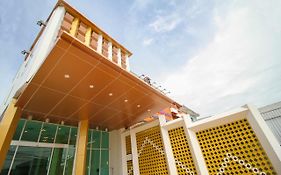 Convenient Grand Plus Hotel Suvarnabhumi